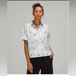 Womens Lululemon Full Day Ahead Short Sleeve Shirt size 8